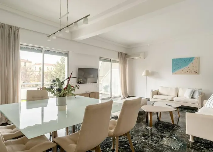 Elegant 2Bd Evelpidon Apartment