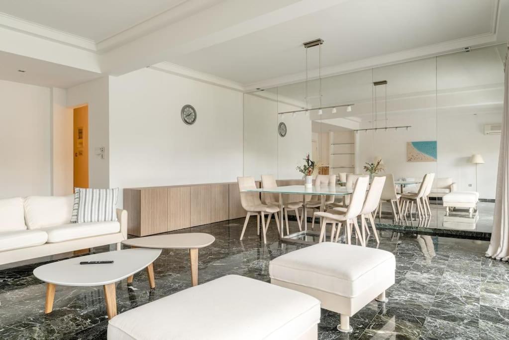 Elegant 2bd Evelpidon